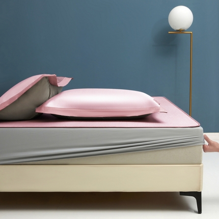 91家纺网 家纺一手货源 找家纺 席佬大 2025新款母婴级A类5A级抗菌冰丝席凉席 粉 床笠款