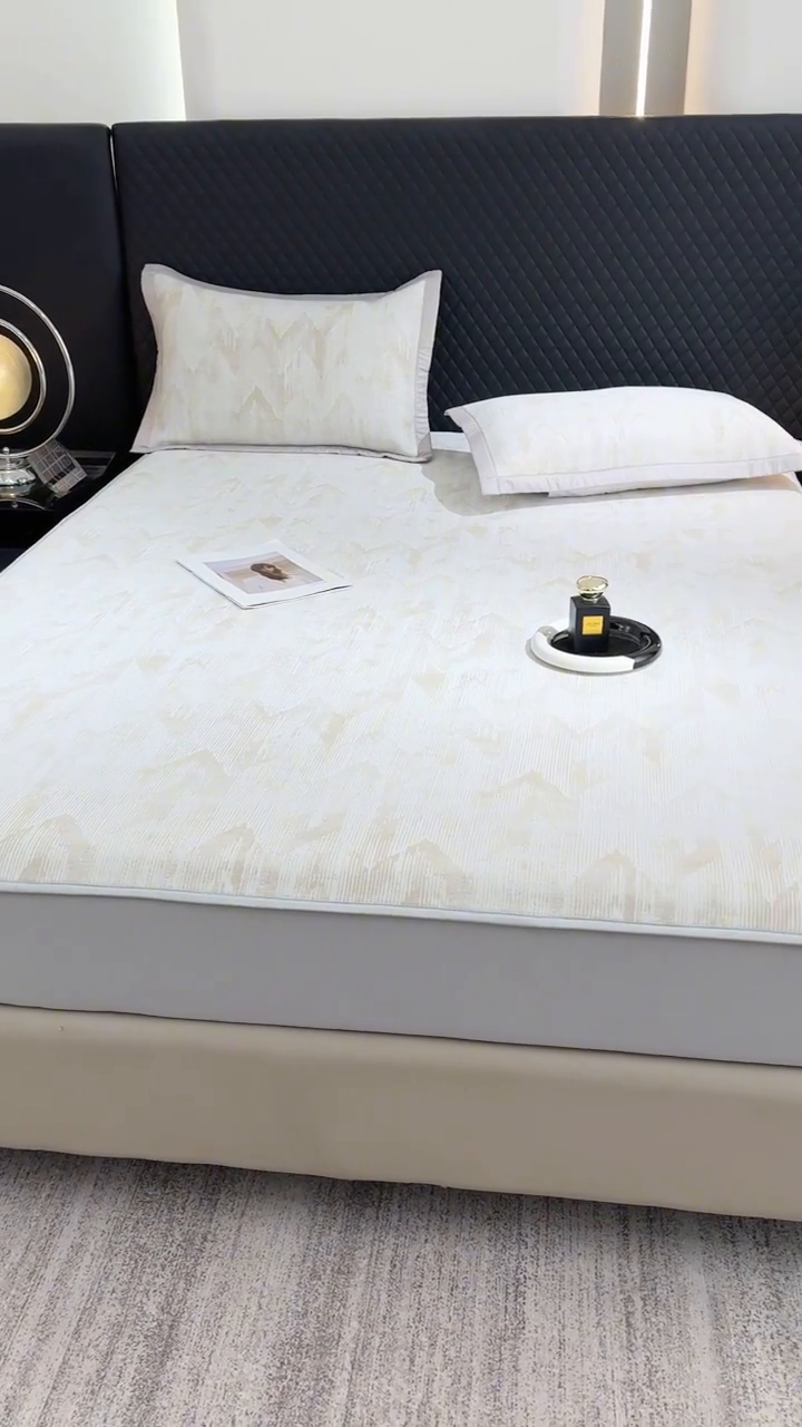 91家纺网 家纺一手货源 找家纺 999家纺 2025新款高端轻奢PE中分子凉感大提花凉席软席 山溪-咖（床笠款）