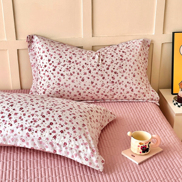 91家纺网 家纺一手货源 找家纺 人人爱 2025新款有氧针织棉双层纱床盖款四件套 花语粉