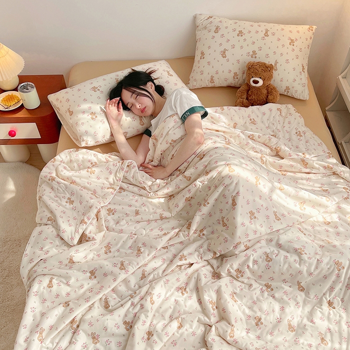 91家纺网 家纺一手货源 找家纺 简爱 2025新款A类针织棉大豆纤维夏被 花朵小兔