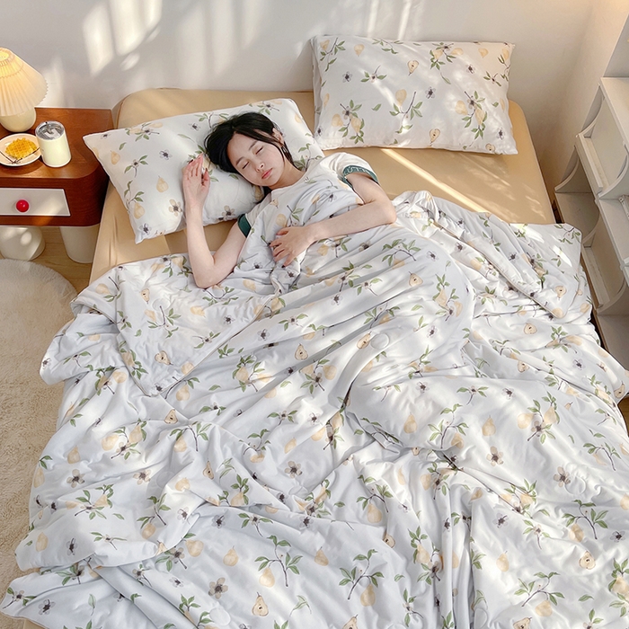 91家纺网 家纺一手货源 找家纺 简爱 2025新款A类针织棉大豆纤维夏被 杏雨梨云