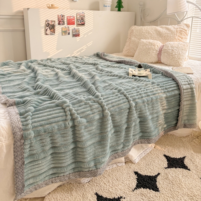 91家纺网 家纺一手货源 找家纺 潮邦创意家居2025新款云朵绒灰边舒绵云朵毯 灰边舒绵云朵毯-绿色