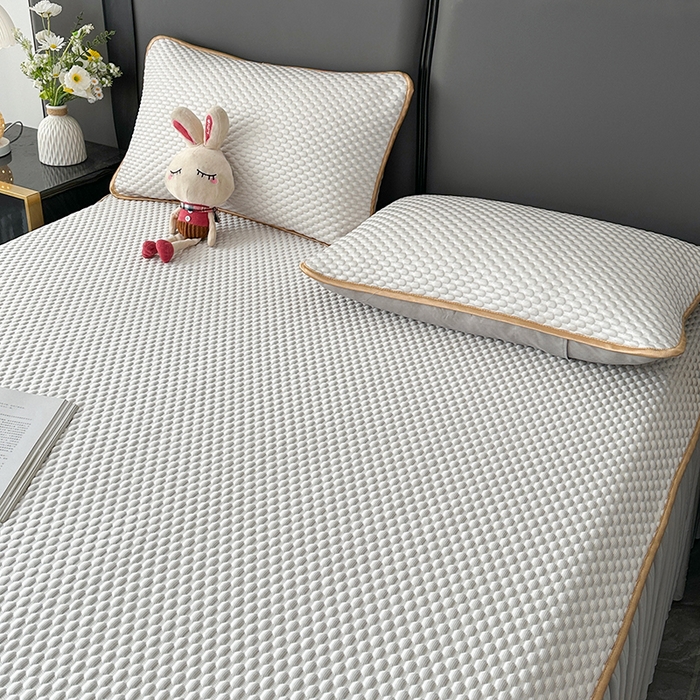 91家纺网 家纺一手货源 找家纺 爱洛家纺 2025新款凉感丝豆豆四件套床裙席 浅灰~豆豆