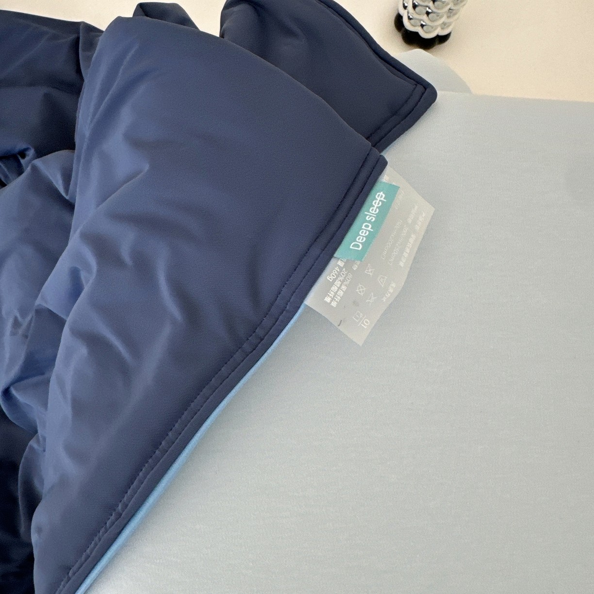 91家纺网 家纺一手货源 找家纺 兜米家居 2025新品某朵同款深睡双感夏被空调被 深蓝