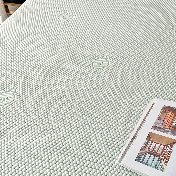 91家纺网 家纺一手货源 找家纺 爱洛家纺 2025新款凉感丝豆豆四件套床裙席 水绿小熊