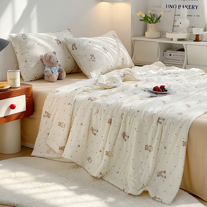 91家纺网 家纺一手货源 找家纺 简爱 2025新款A类针织棉大豆纤维夏被 抱抱熊