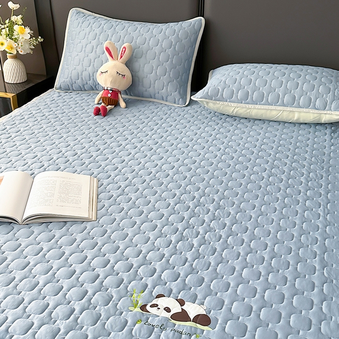 91家纺网 家纺一手货源 找家纺 爱洛家纺 2025新款凉感丝羽丝棉床垫 熊猫-蓝