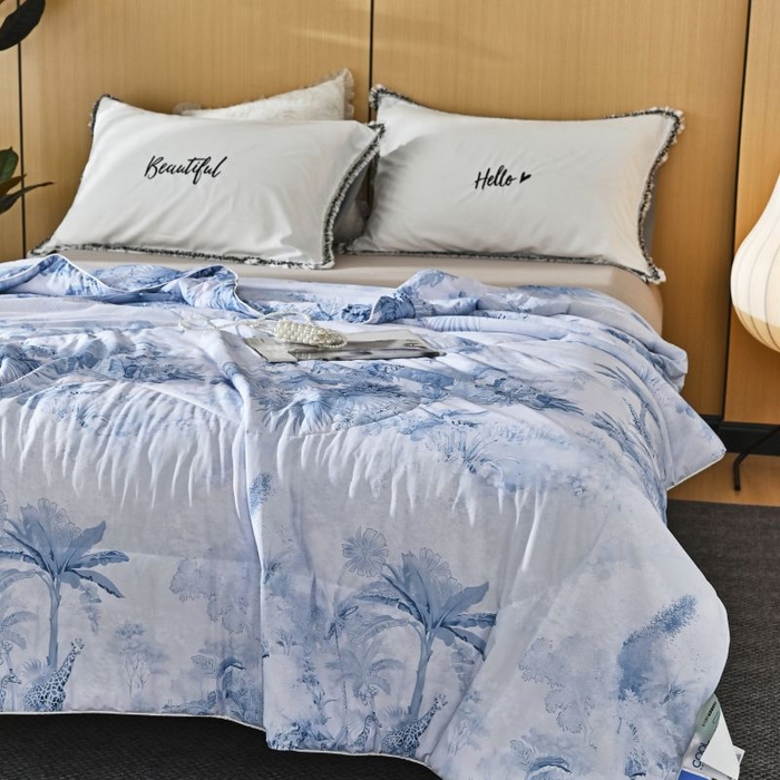 91家纺网 家纺一手货源 找家纺 佳居缘 2025新款A类冰氨双面数码印花凉感夏被 林鹿-蓝