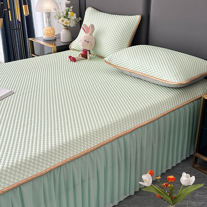 91家纺网 家纺一手货源 找家纺 爱洛家纺 2025新款凉感丝豆豆床裙席 水绿~豆豆