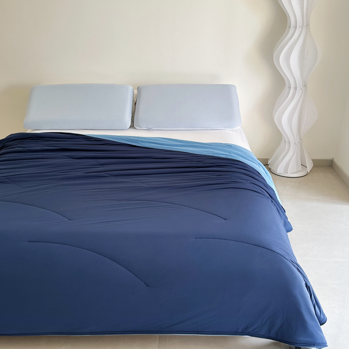 91家纺网 家纺一手货源 找家纺 兜米家居 2025新品某朵同款深睡双感夏被空调被 深蓝