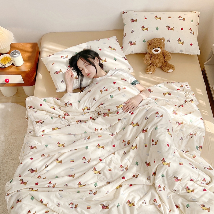 91家纺网 家纺一手货源 找家纺 简爱 2025新款A类针织棉大豆纤维夏被 腊肠狗