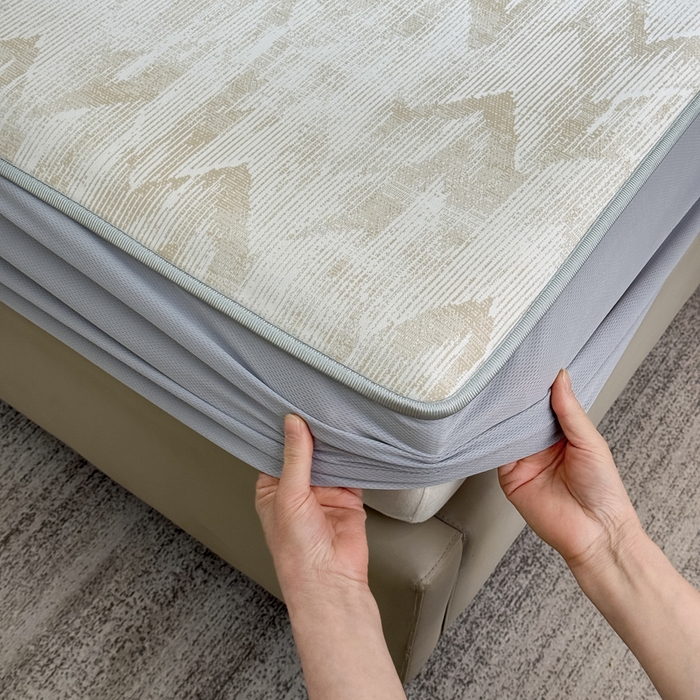 91家纺网 家纺一手货源 找家纺 999家纺 2025新款高端轻奢PE中分子凉感大提花凉席软席 山溪-咖（床笠款）