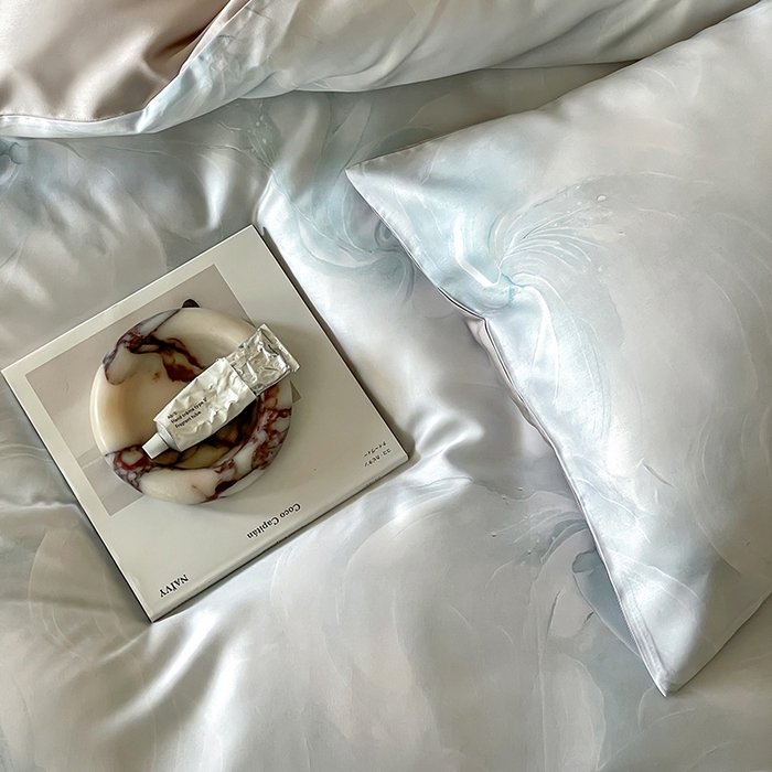 91家纺网 家纺一手货源 找家纺 沐晴家纺 2025春夏新款纯色数码印花60兰精天丝四件套 莫斯-蓝