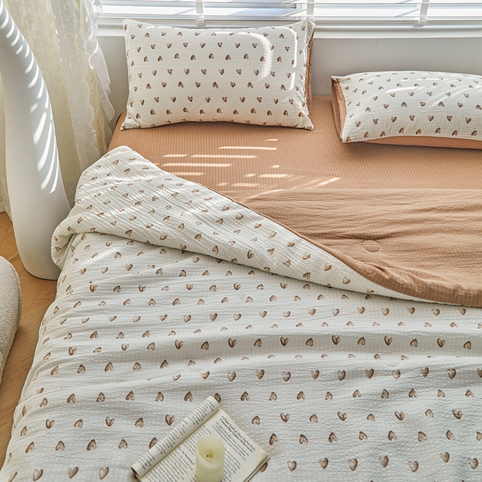 91家纺网 家纺一手货源 找家纺 迪乐妮 2025新款彩竺棉夏被四件套 甜心奶茶