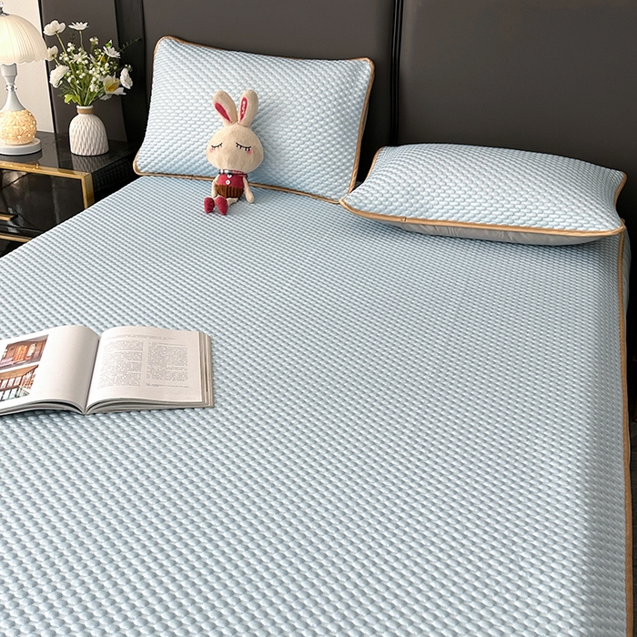 91家纺网 家纺一手货源 找家纺 爱洛家纺 2025新款凉感丝豆豆床裙席 浅天蓝~豆豆