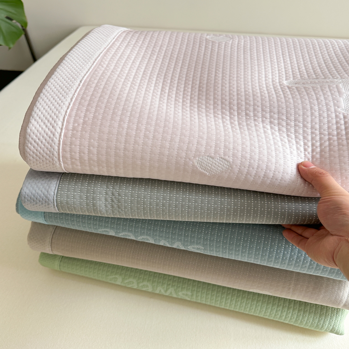 91家纺网 家纺一手货源 找家纺 （总）2025新款夏季3D清凉感纯色凉豆豆系列凉席床笠