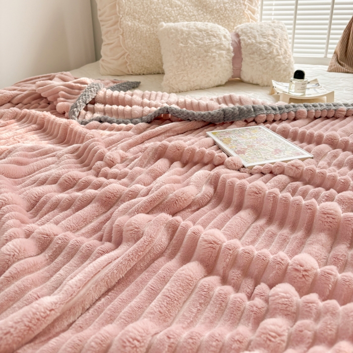 91家纺网 家纺一手货源 找家纺 潮邦创意家居2025新款云朵绒灰边舒绵云朵毯 灰边舒绵云朵毯-粉色