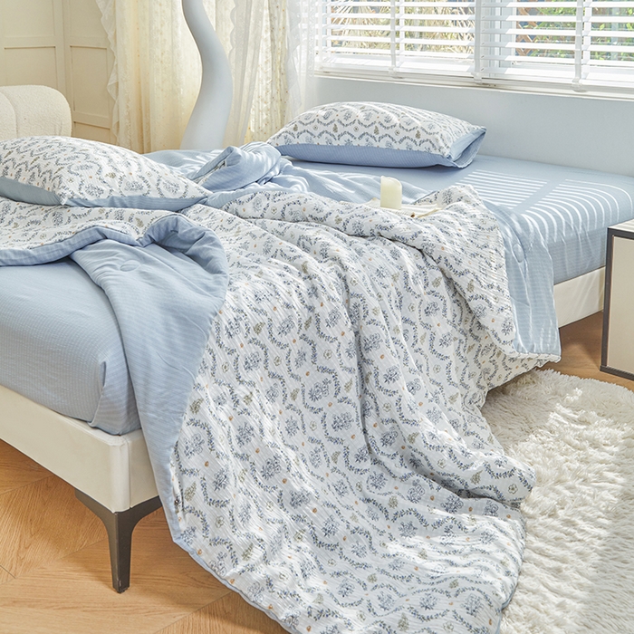 91家纺网 家纺一手货源 找家纺 迪乐妮 2025新款彩竺棉夏被四件套 夕蓝