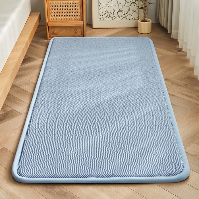 91家纺网 家纺一手货源 找家纺 迪乐妮 2025新款抑菌冰丝地垫床垫爬爬垫-小床图 抑菌冰丝垫饼干花-蓝