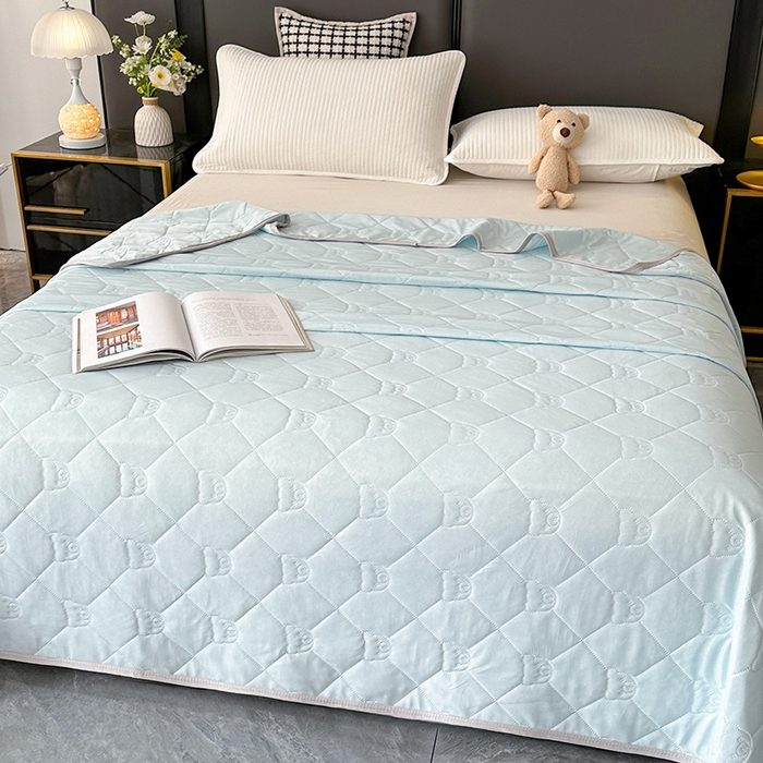 91家纺网 家纺一手货源 找家纺 爱洛家纺 2025新款A类凉感丝夏被被子被芯 浅天蓝