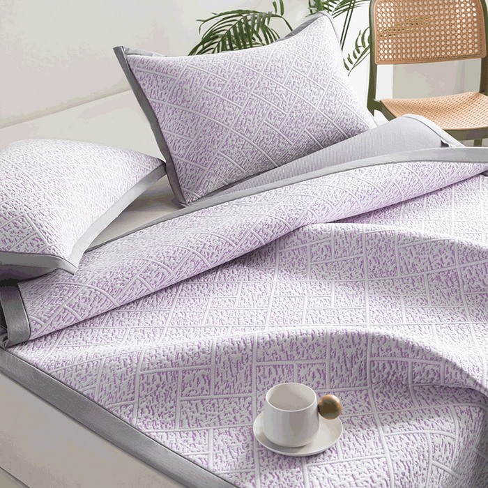 91家纺网 家纺一手货源 找家纺 鑫姿席业 2025新款A类凉感冰豆豆席 雅致床席款-冰紫