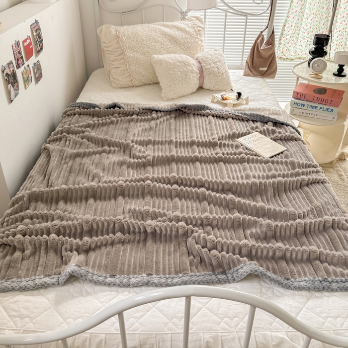 91家纺网 家纺一手货源 找家纺 潮邦创意家居2025新款云朵绒灰边舒绵云朵毯 灰边舒绵云朵毯-咖色