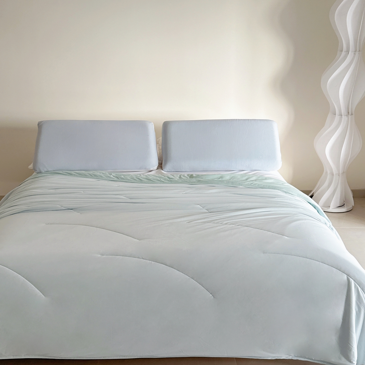 91家纺网 家纺一手货源 找家纺 兜米家居 2025新品某朵同款深睡双感夏被空调被 冰清