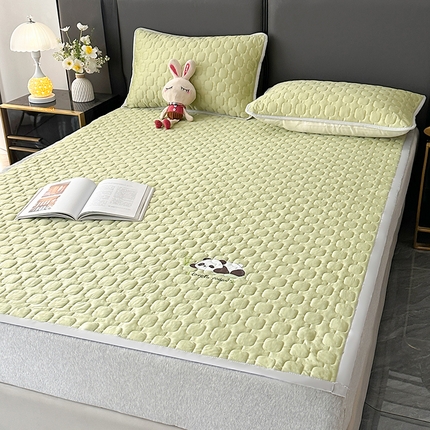 91家纺网 家纺一手货源 找家纺 （总）爱洛家纺 2025新款凉感丝羽丝棉床垫,熊猫-豆沙绿,熊猫-蓝,熊猫-奶白,熊猫-浅灰,熊猫-浅天蓝