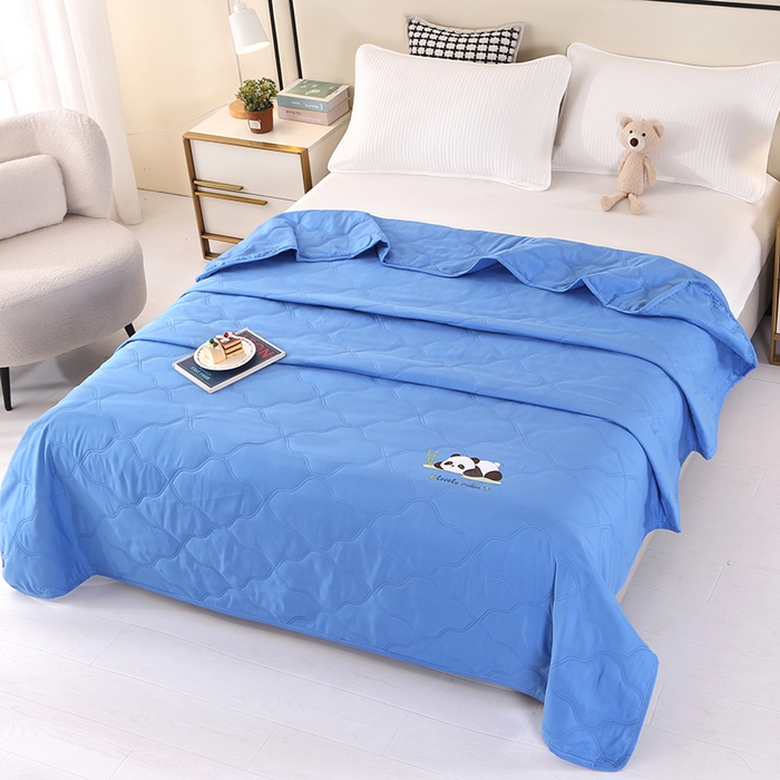 91家纺网 家纺一手货源 找家纺 爱洛家纺 2025新款A类凉感丝夏被被子被芯 熊猫蓝