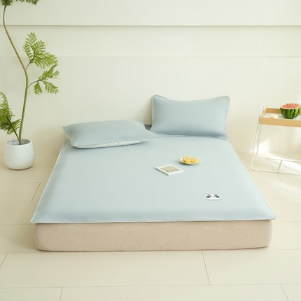 91家纺网 家纺一手货源 找家纺 2025新款可爱熊猫冻冻凉感席3D空气感凉席-终版_9665 熊猫冻感席-夏日高级灰