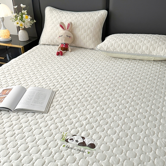 91家纺网 家纺一手货源 找家纺 爱洛家纺 2025新款凉感丝羽丝棉床垫 熊猫-奶白