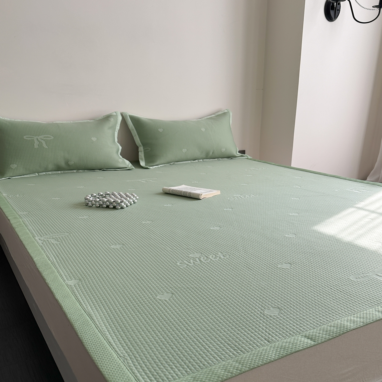 91家纺网 家纺一手货源 找家纺 2025新款夏季3D清凉感纯色凉豆豆系列凉席床笠 绿色