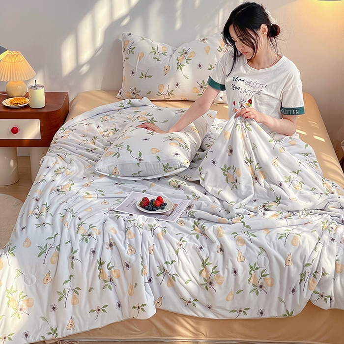 91家纺网 家纺一手货源 找家纺 简爱 2025新款A类针织棉大豆纤维夏被 杏雨梨云