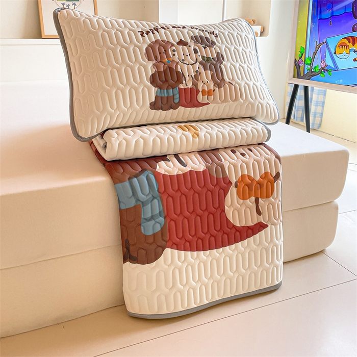 91家纺网 家纺一手货源 找家纺 布卢姆床垫 2025新款A类大版数码凉感丝乳胶凉席 狗狗乐园