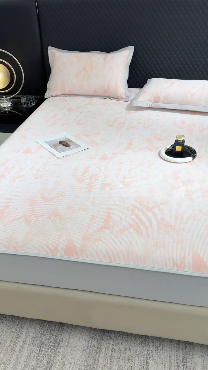 91家纺网 家纺一手货源 找家纺 小萌虎 小萌虎 2025新款PE高分子乙纶提花凉感凉席床席款床笠款 山溪-粉（床笠款）