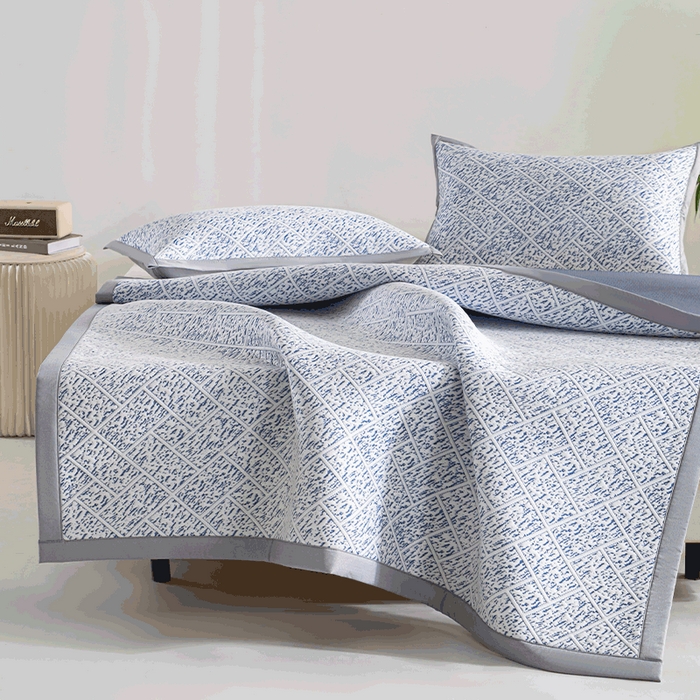 91家纺网 家纺一手货源 找家纺 鑫姿席业 2025新款A类凉感冰豆豆席 雅致床席款-冰深蓝