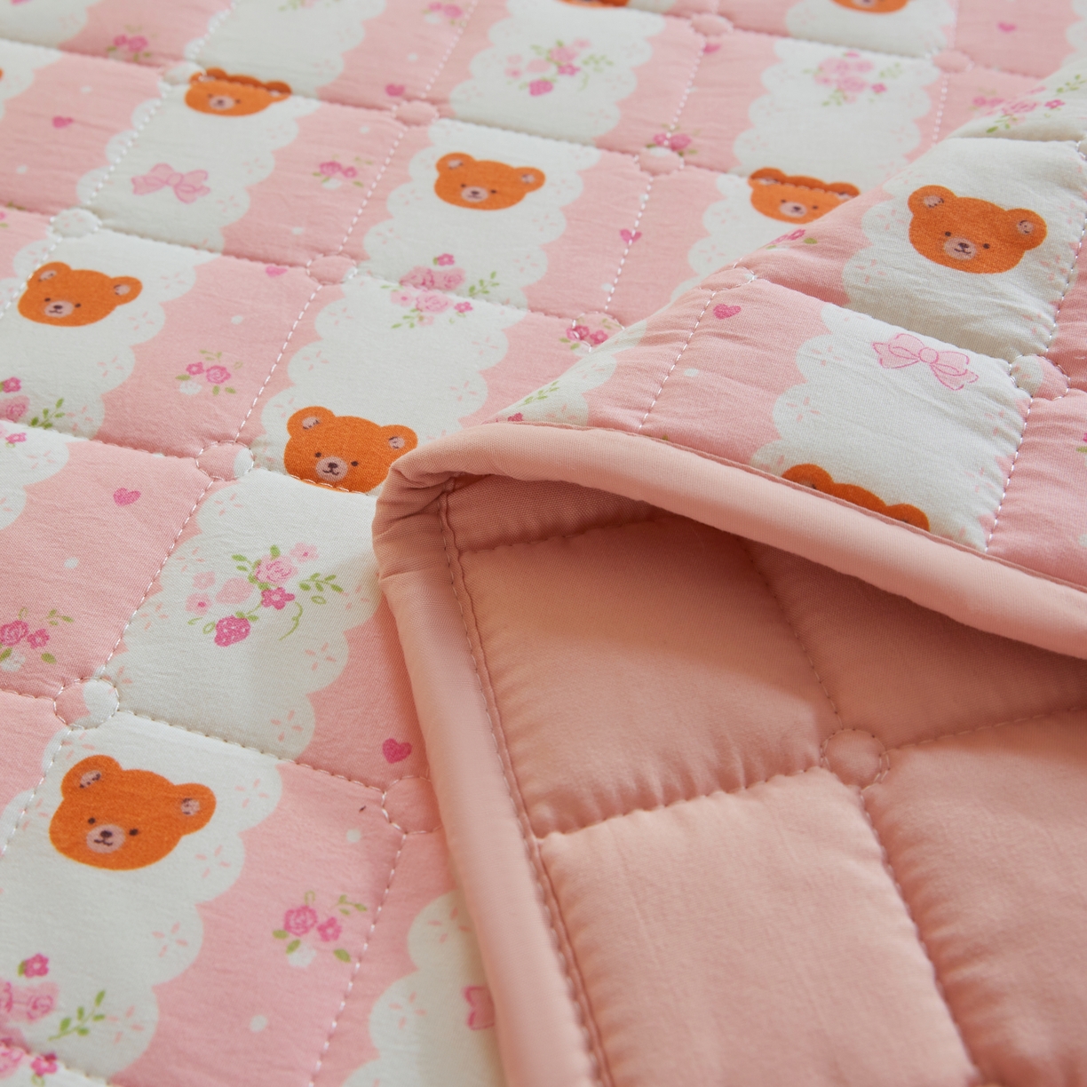 91家纺网 家纺一手货源 找家纺 魅图家纺 2025新款A类云朵棉抗菌棉花床护垫 花恋小熊