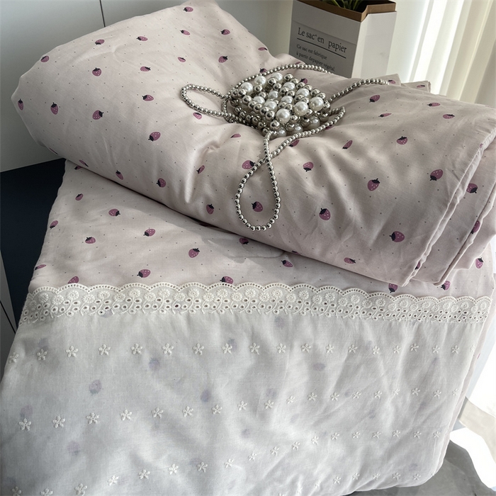 91家纺网 家纺一手货源 找家纺 奈萝家纺 奈萝2025新款全棉13372法式花边纯棉夏被春秋被 粉色草莓