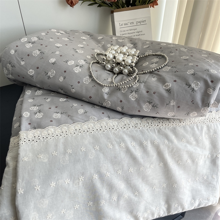 91家纺网 家纺一手货源 找家纺 奈萝家纺 奈萝2025新款全棉13372法式花边纯棉夏被春秋被 灰色玫瑰