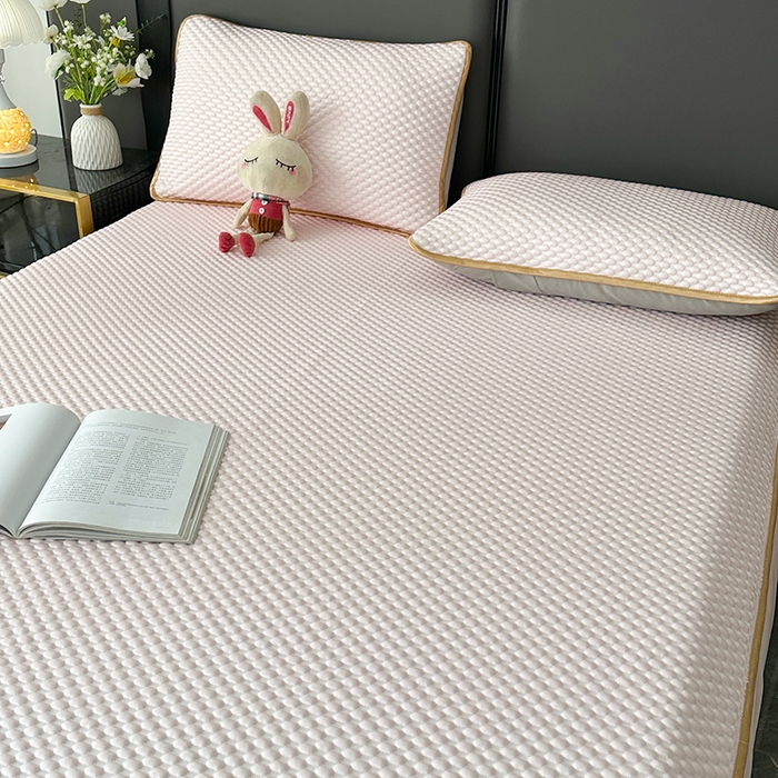 91家纺网 家纺一手货源 找家纺 爱洛家纺 2025新款凉感丝豆豆四件套床裙席 粉玉~豆豆