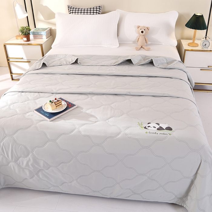 91家纺网 家纺一手货源 找家纺 爱洛家纺 2025新款A类凉感丝夏被被子被芯 熊猫灰