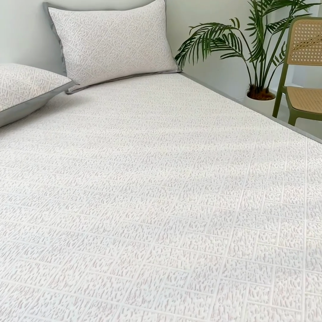 91家纺网 家纺一手货源 找家纺 鑫姿席业 2025新款A类凉感冰豆豆席 雅致床席款-冰咖