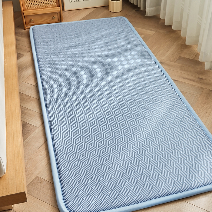 91家纺网 家纺一手货源 找家纺 迪乐妮 2025新款抑菌冰丝地垫床垫爬爬垫-小床图 抑菌冰丝垫饼干花-蓝