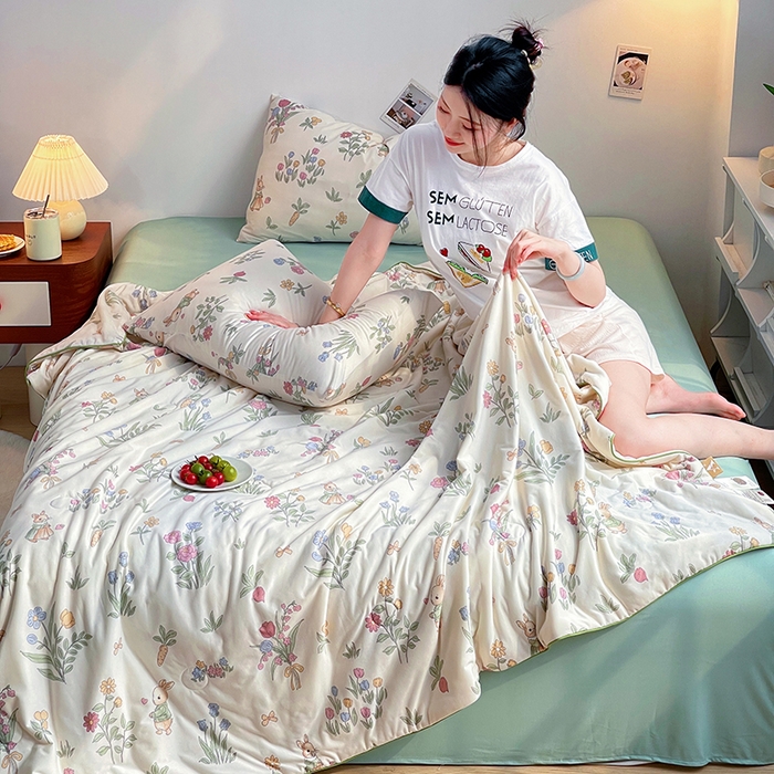 91家纺网 家纺一手货源 找家纺 简爱 2025新款A类针织棉大豆纤维夏被 秘密花园