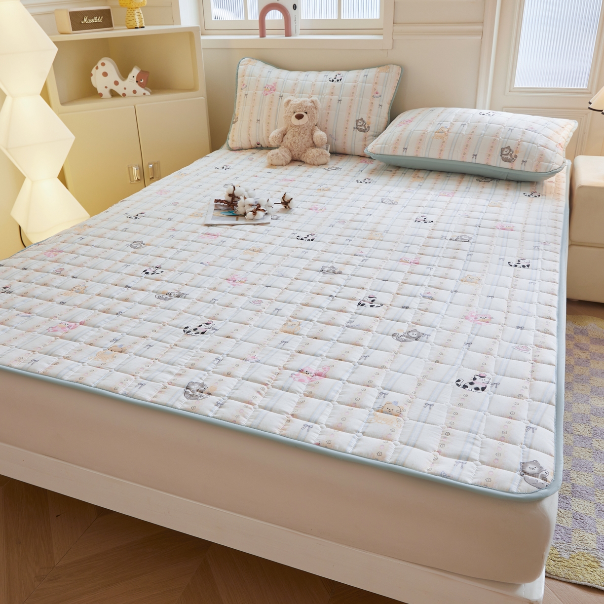 91家纺网 家纺一手货源 找家纺 魅图家纺 2025新款A类云朵棉抗菌棉花床护垫 田园猫咪