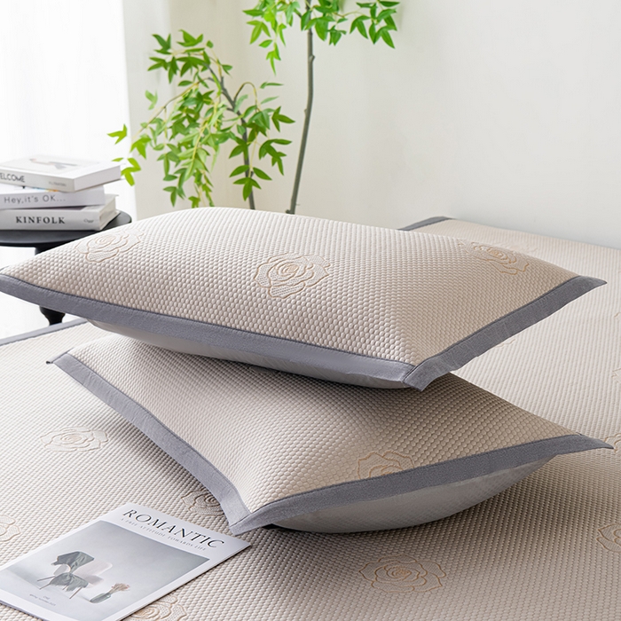 91家纺网 家纺一手货源 找家纺 2025新款山茶花系列冰豆豆凉席 山茶花床席款 卡其