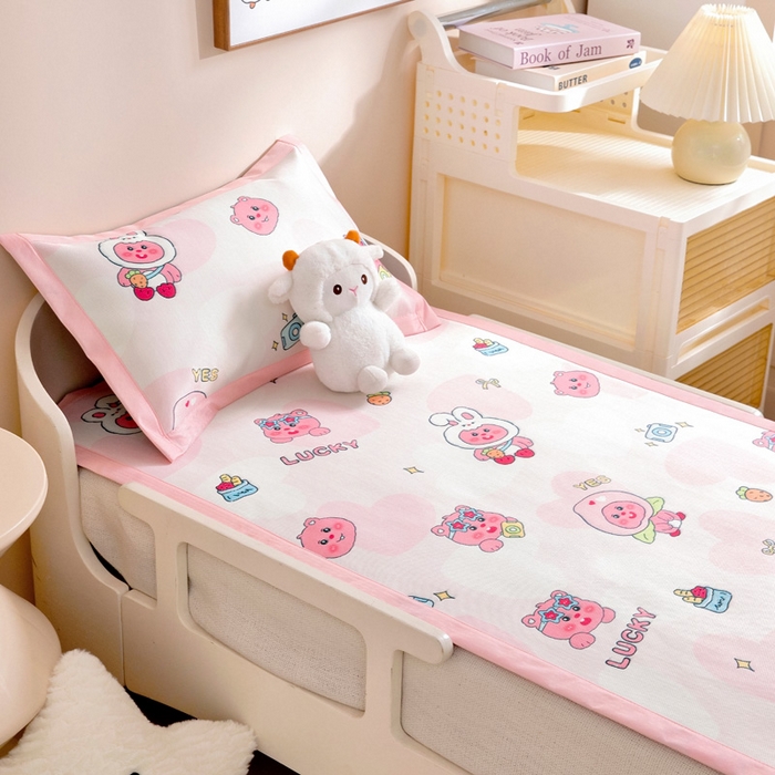 91家纺网 家纺一手货源 找家纺 宝贝优选 2025新款宝贝优选儿童7A抗菌高密绣花冰丝席 粉粉小熊