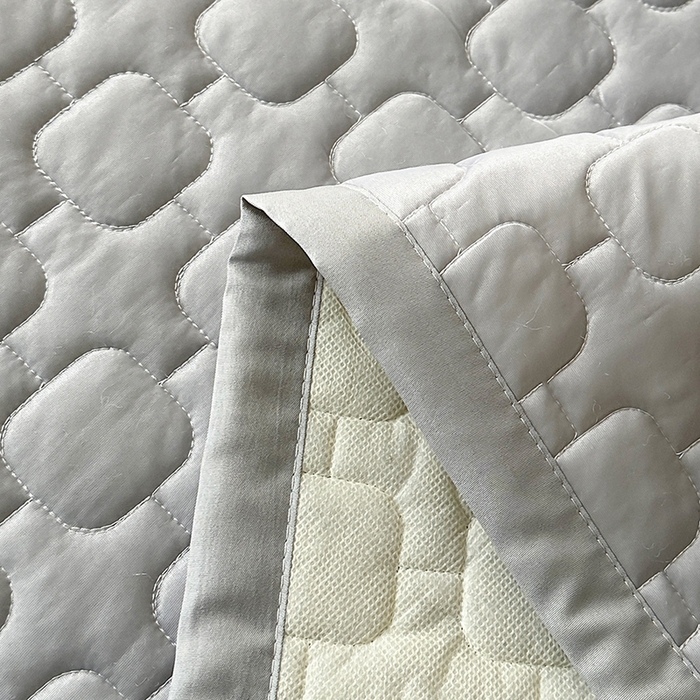 91家纺网 家纺一手货源 找家纺 爱洛家纺 2025新款凉感丝羽丝棉床垫 熊猫-浅灰