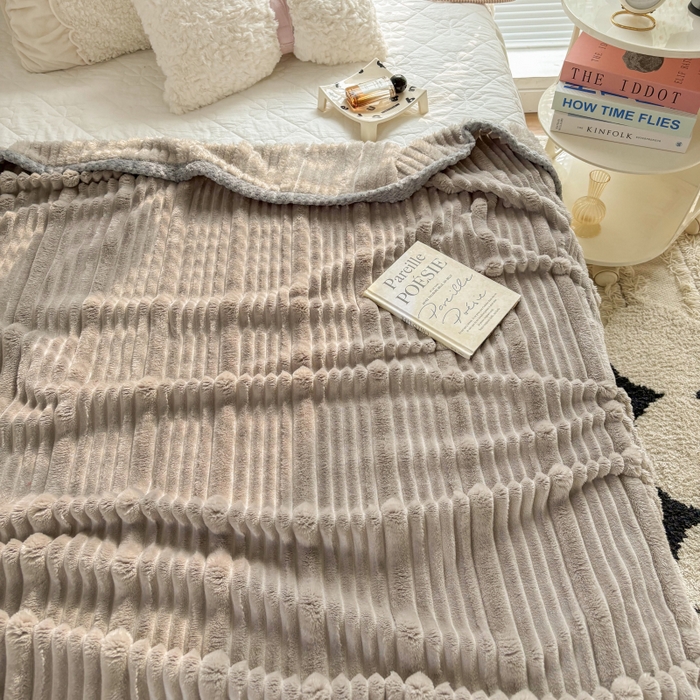 91家纺网 家纺一手货源 找家纺 潮邦创意家居2025新款云朵绒灰边舒绵云朵毯 灰边舒绵云朵毯-咖色