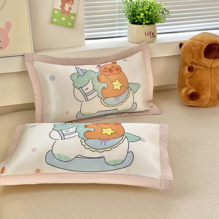 91家纺网 家纺一手货源 找家纺 博雅2025新款冰丝单枕套三丽欧，宇航员，卡皮 小马卡皮巴拉